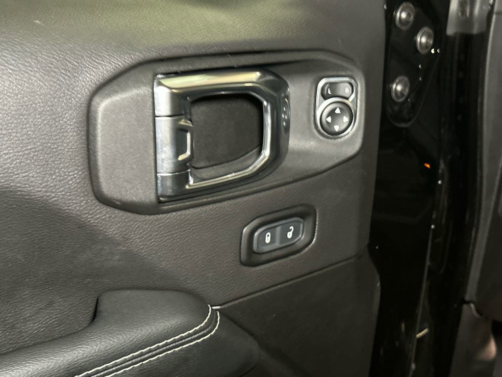 Used 2023 Jeep Wrangler Unlimited Sahara w/ Cold Weather Group AWD/4WD image 16