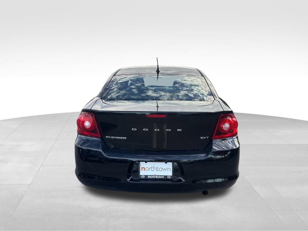 Used 2013 Dodge Avenger SXT w/ Sun/Sound Group image 7