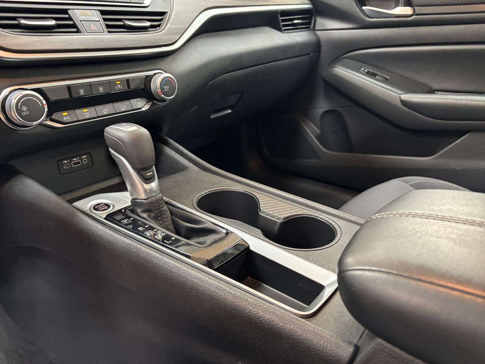 Used 2025 Nissan Altima 2.5 SV FWD image 41