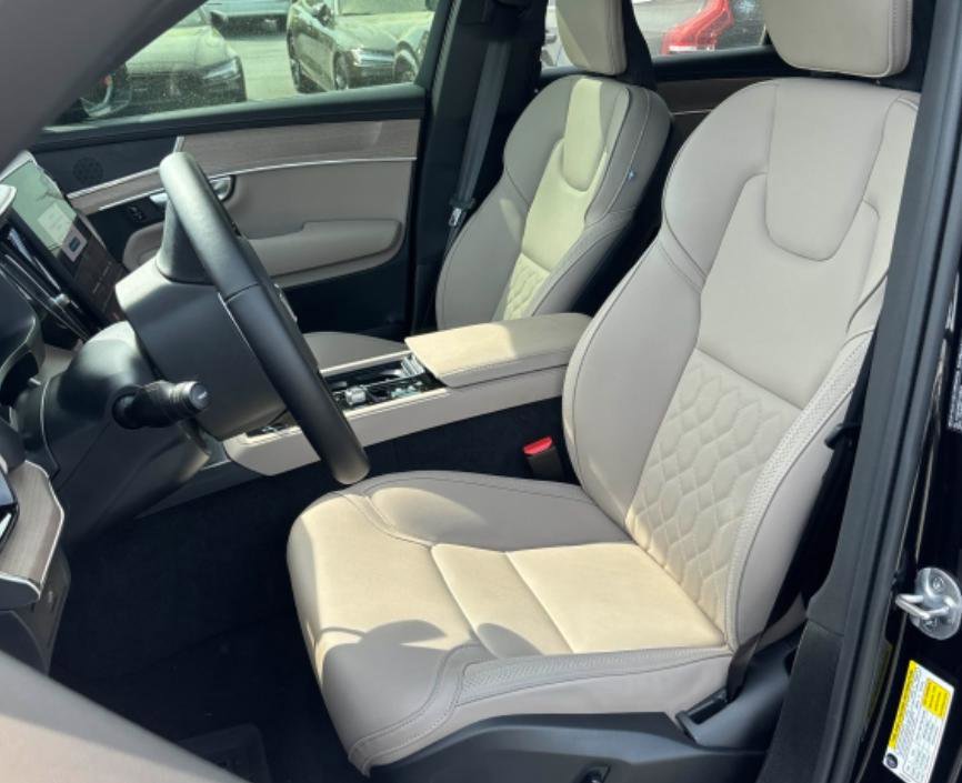 Used 2025 Volvo XC90 B5 Plus image 2