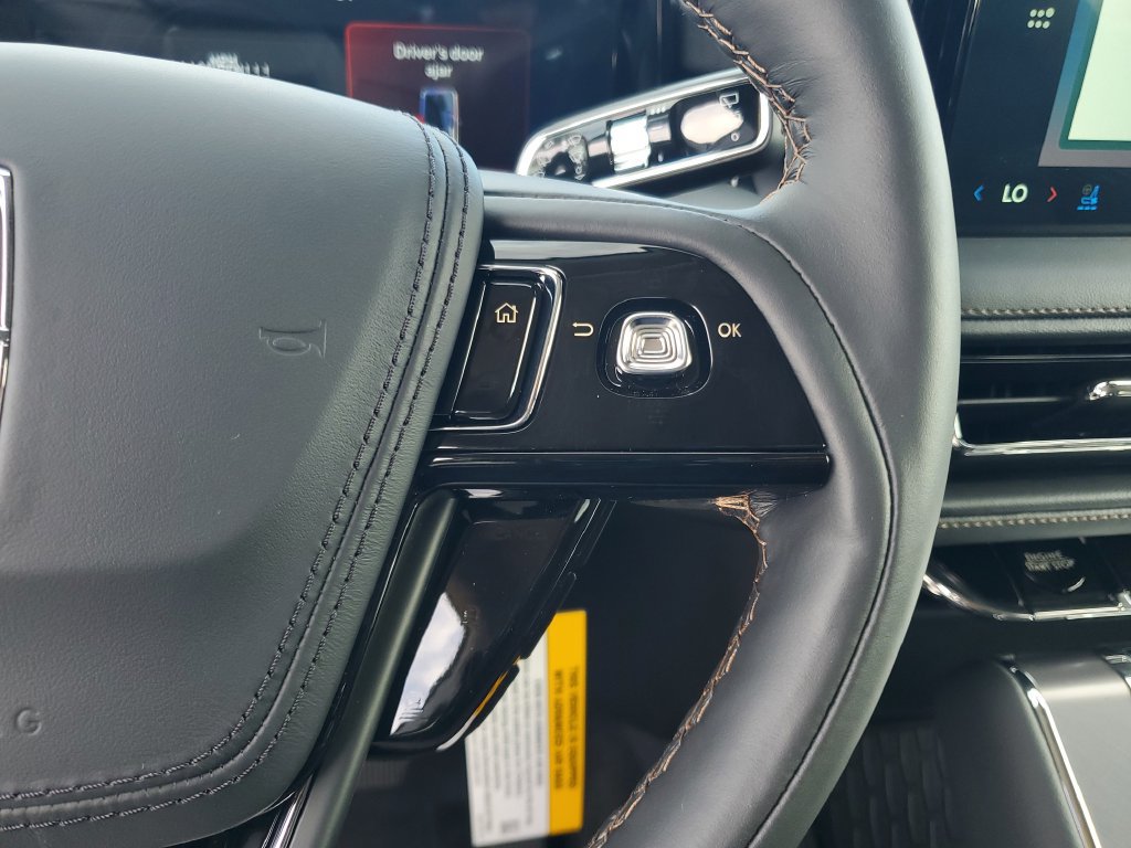 New 2025 Lincoln Aviator 2WD w/ Jet Appearance Package image 26