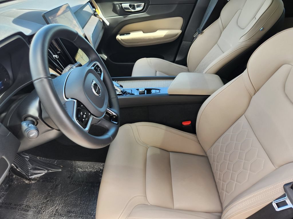 New 2026 Volvo XC60 B5 Plus w/ Protection Package Premier AWD/4WD image 4