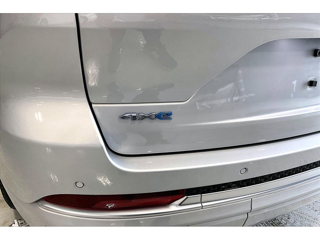 Used 2024 Jeep Grand Cherokee Summit w/ Luxury Tech Group V image 10