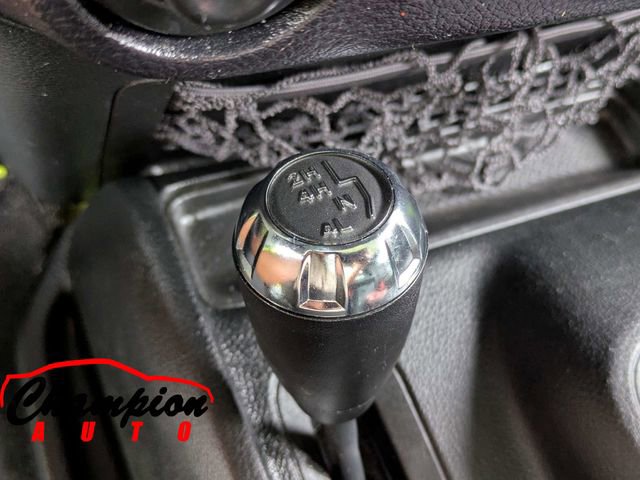 Used 2017 Jeep Wrangler Unlimited Sahara w/ Connectivity Group AWD/4WD image 25