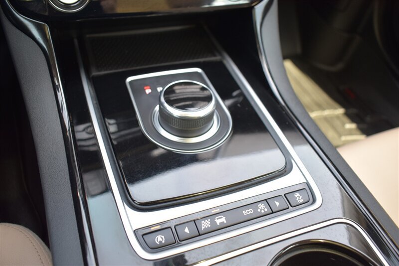 Used 2017 Jaguar XE Premium RWD image 25