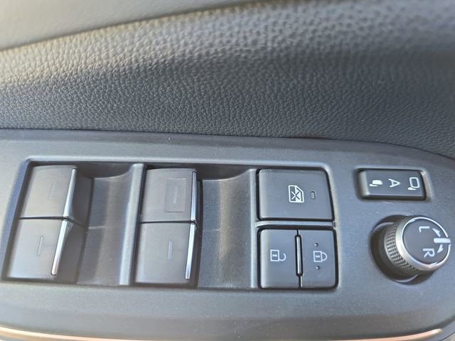 Used 2023 Toyota Crown Limited image 27