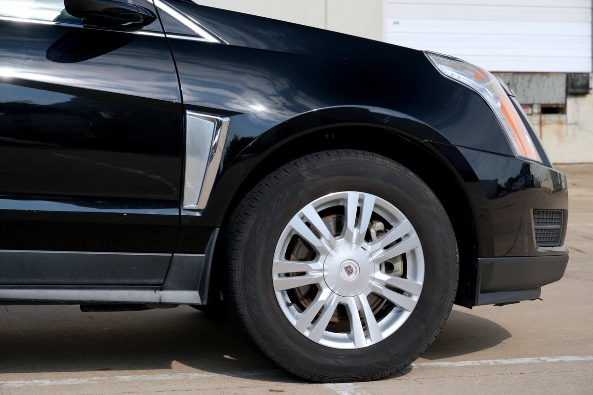 Used 2013 Cadillac SRX Luxury w/ Driver Awareness Package FWD image 29