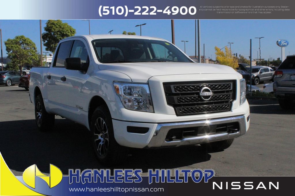 Used 2023 Nissan Titan SV image 5