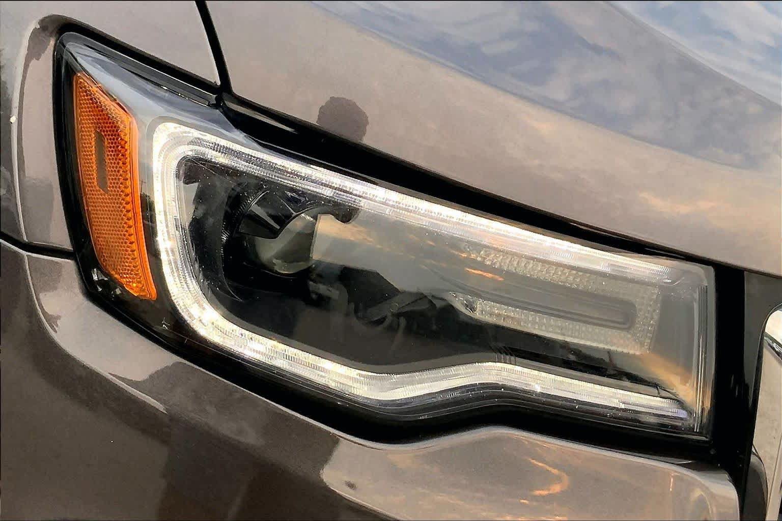 Used 2017 Jeep Grand Cherokee Limited w/ Luxury Group II AWD/4WD image 27