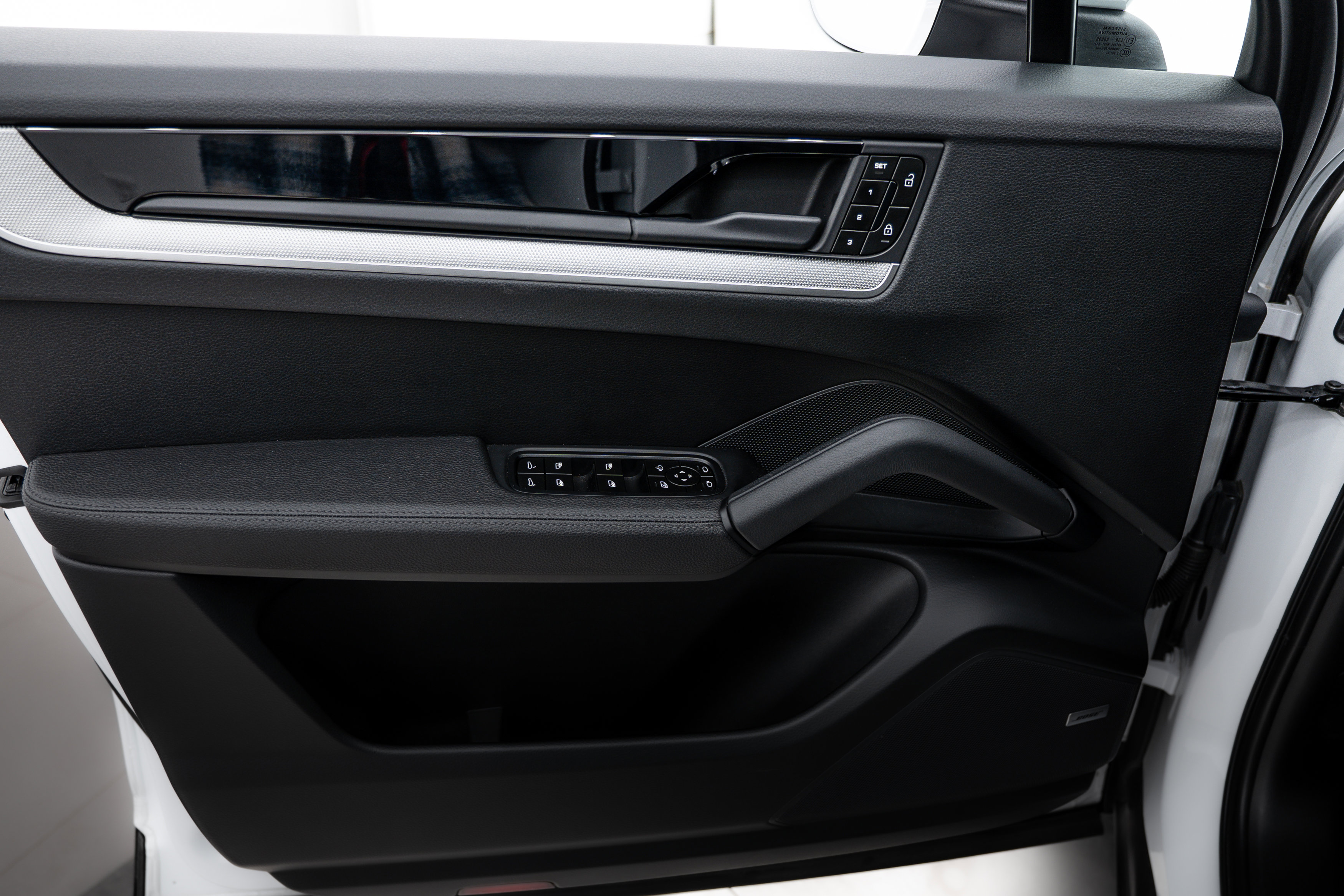 Certified 2024 Porsche Cayenne image 17