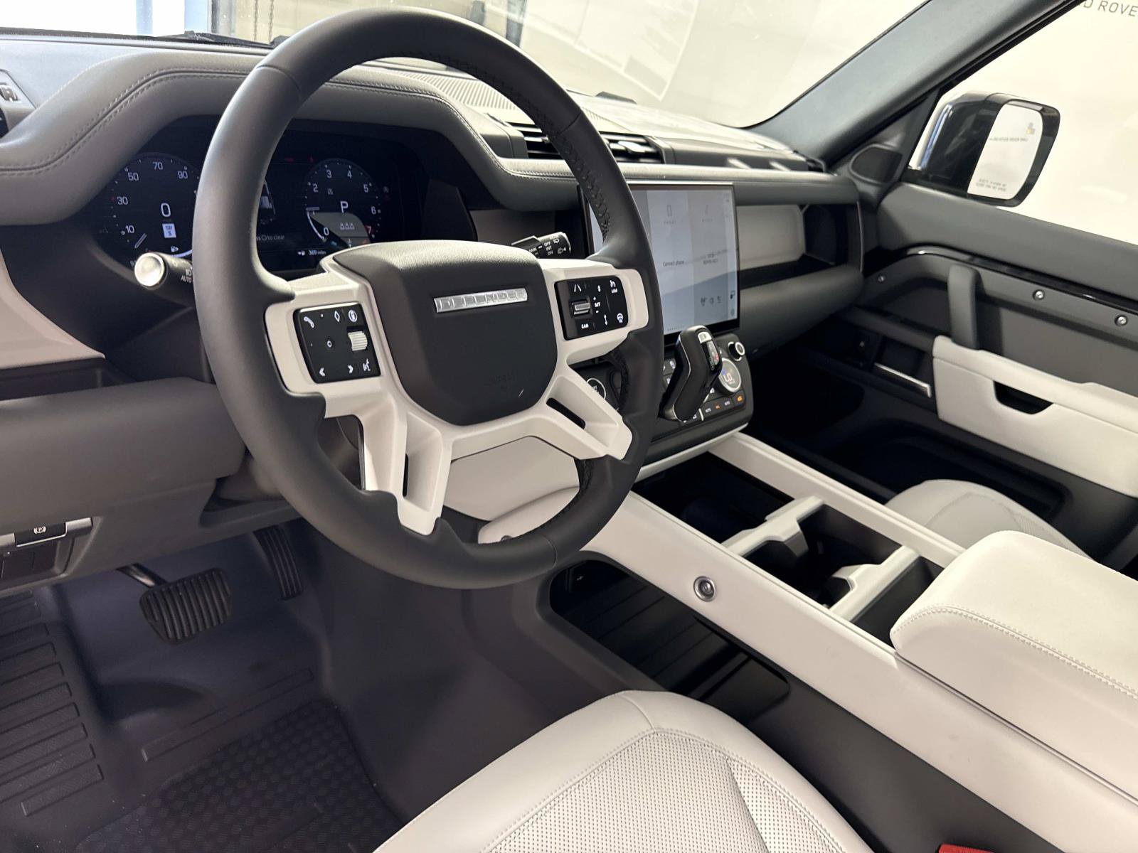 New 2026 Land Rover Defender 110 X-Dynamic SE AWD/4WD image 21