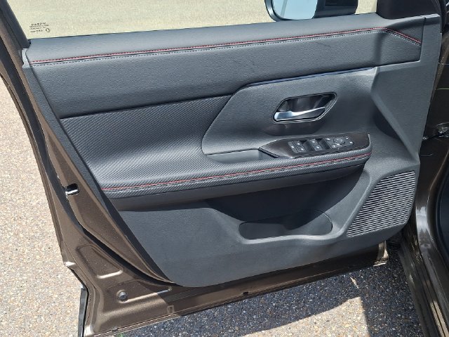 New 2026 Nissan Kicks SR w/ SR Premium Package FWD image 10