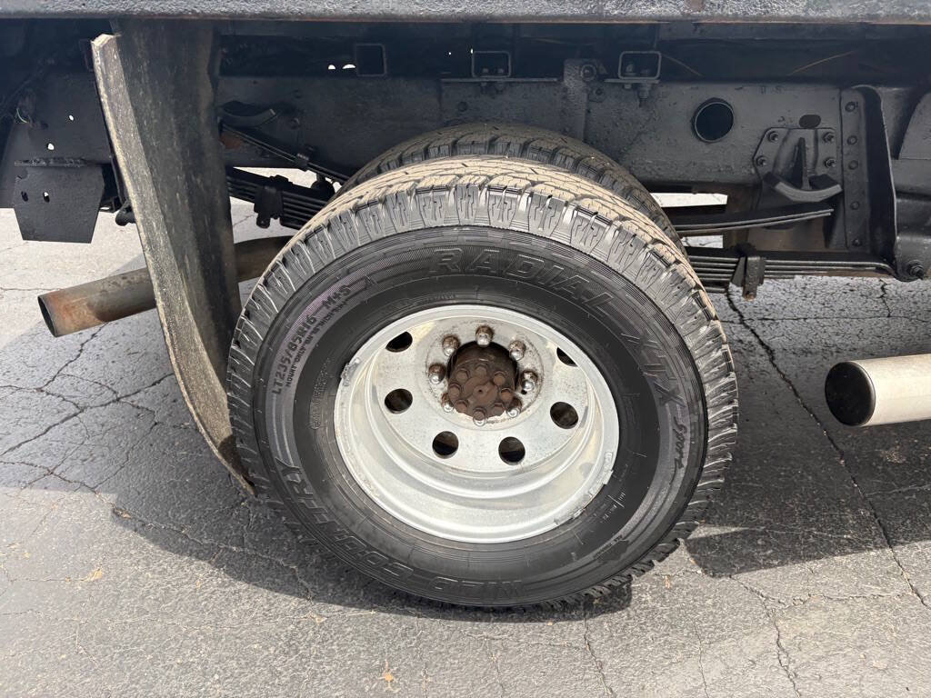Used 2005 GMC Sierra 3500 SLT w/ Heavy-Duty Power Package AWD/4WD image 7