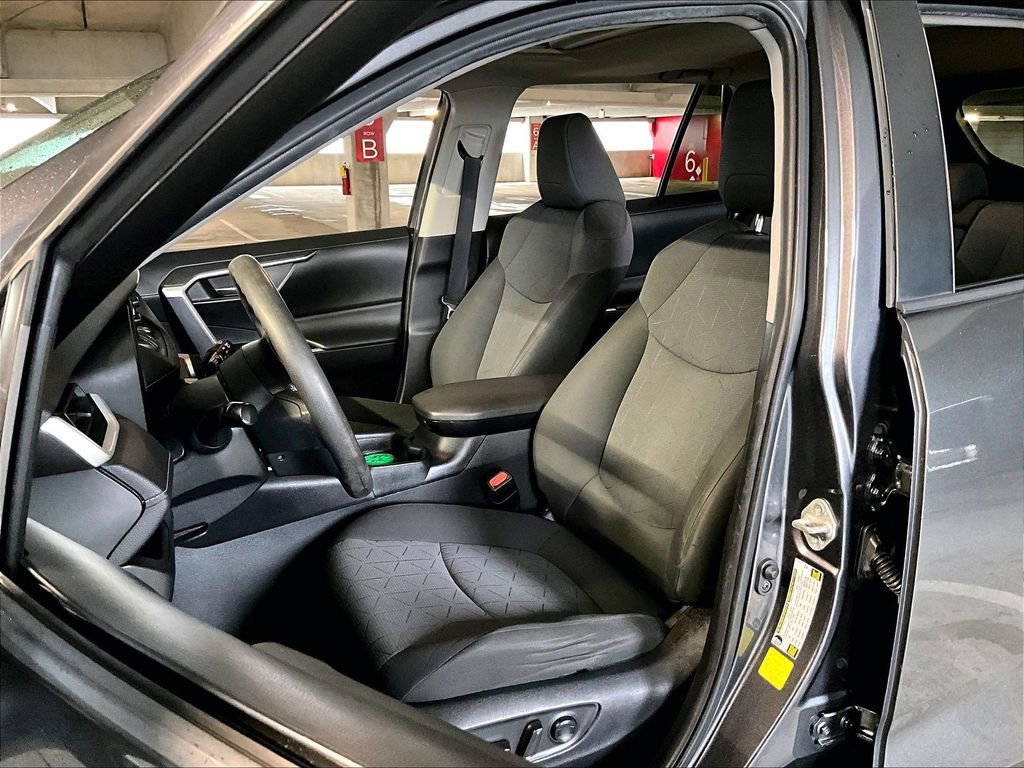Used 2020 Toyota RAV4 XLE w/ Convenience Package image 22