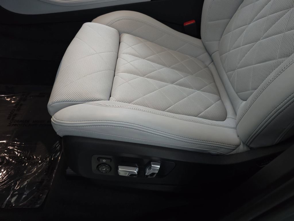Used 2024 BMW X5 xDrive50e w/ M Sport Package image 30