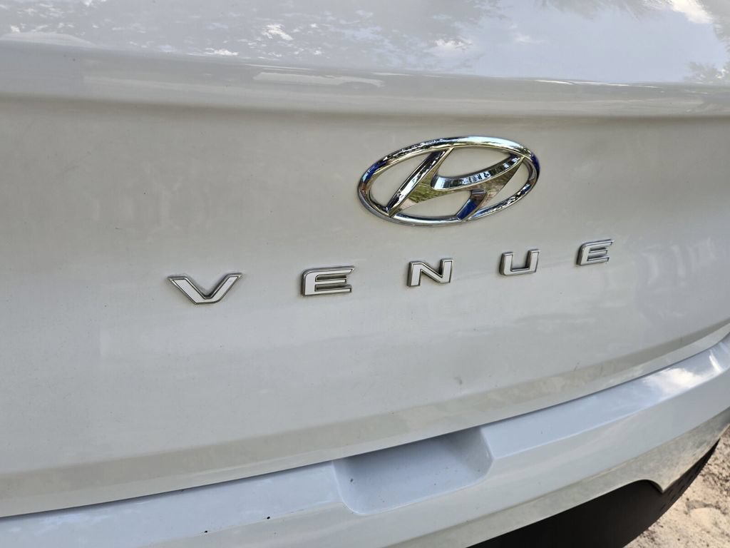 Used 2021 Hyundai Venue SEL w/ Premium Package FWD image 8