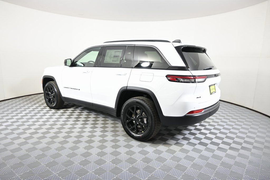 New 2026 Jeep Grand Cherokee Laredo image 4