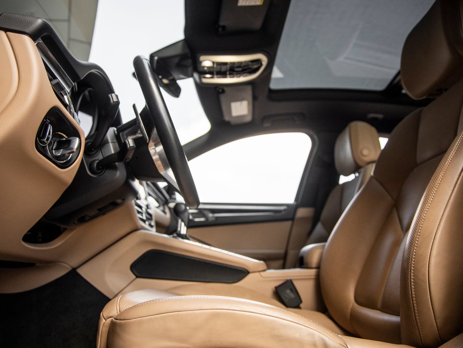Certified 2020 Porsche Macan S AWD/4WD image 24