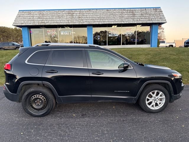 Used 2016 Jeep Cherokee Latitude AWD/4WD image 4