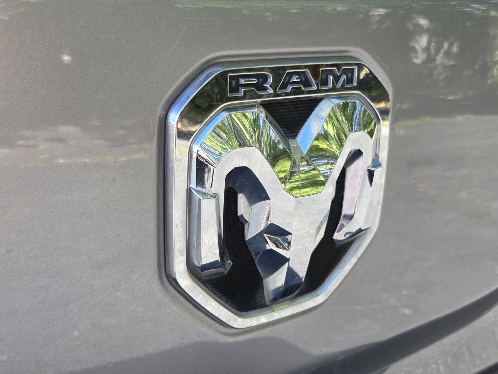 Used 2020 RAM 1500 Laramie RWD image 14