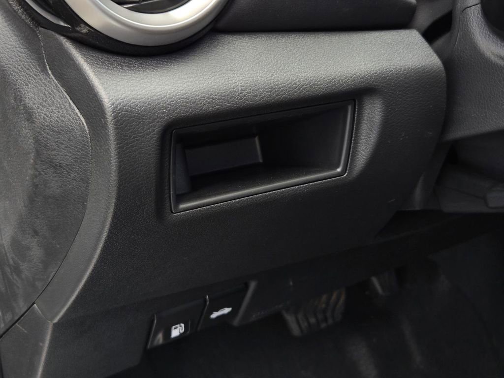 New 2025 Nissan Versa SR w/ Trunk Package image 16