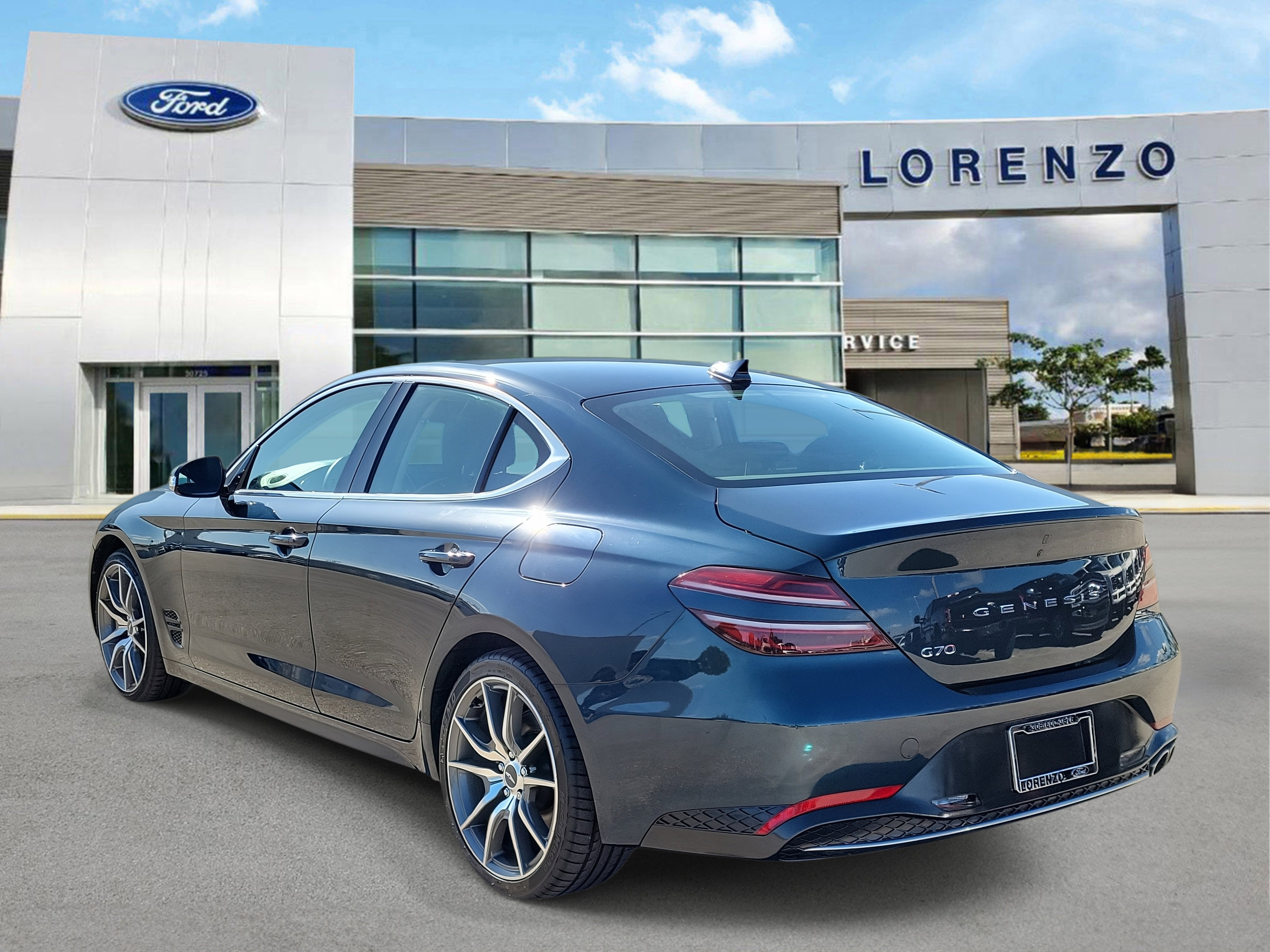 Used 2023 Genesis G70 2.0T image 7