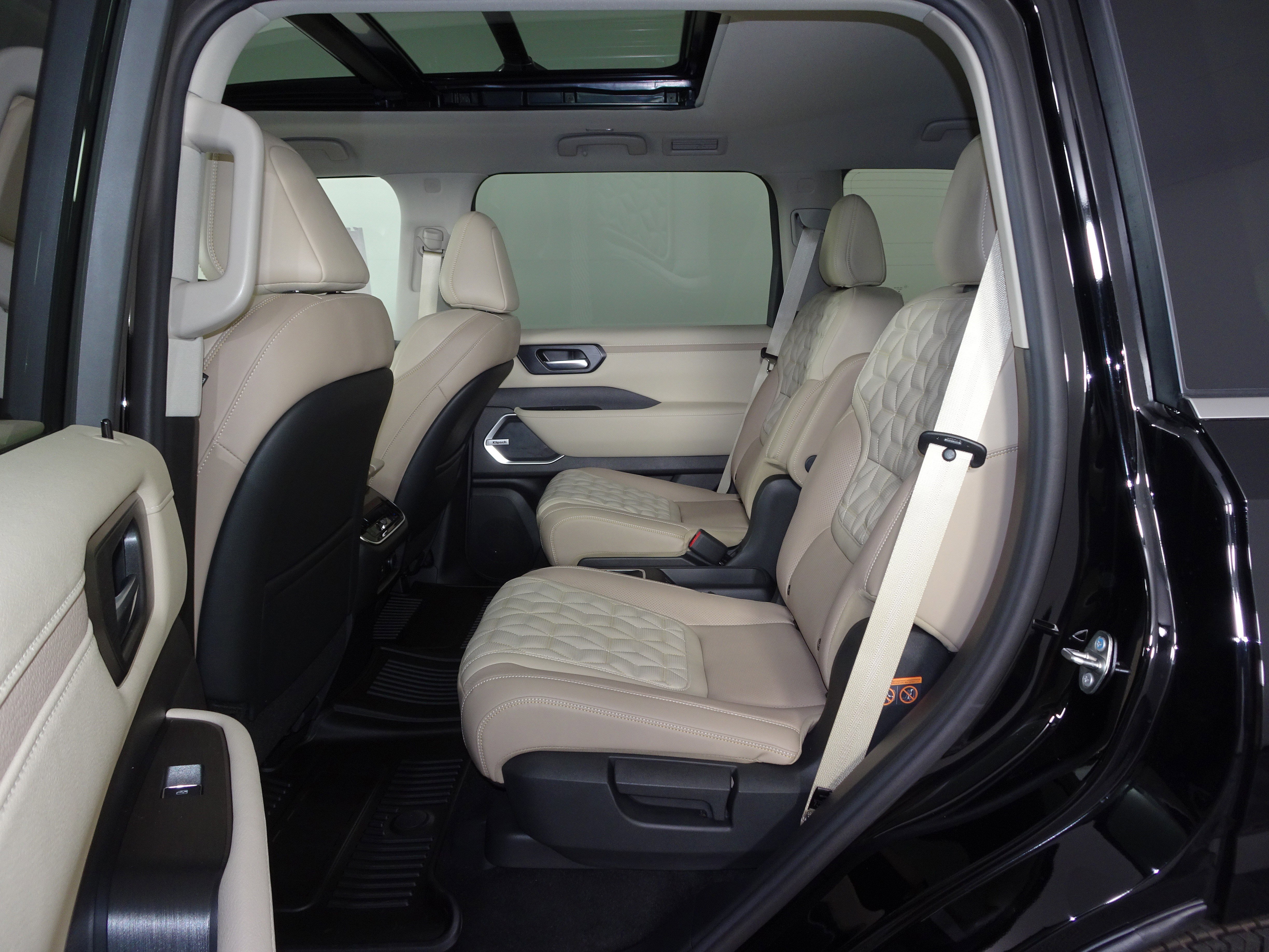 New 2026 Nissan Armada Platinum image 7