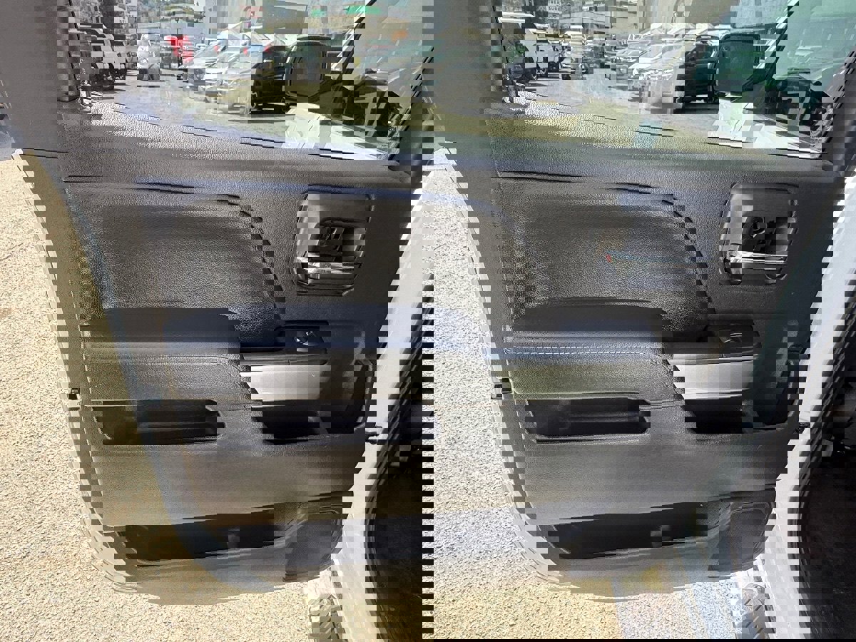 Used 2018 Chevrolet Silverado 1500 LT w/ LT Eassist Package image 16