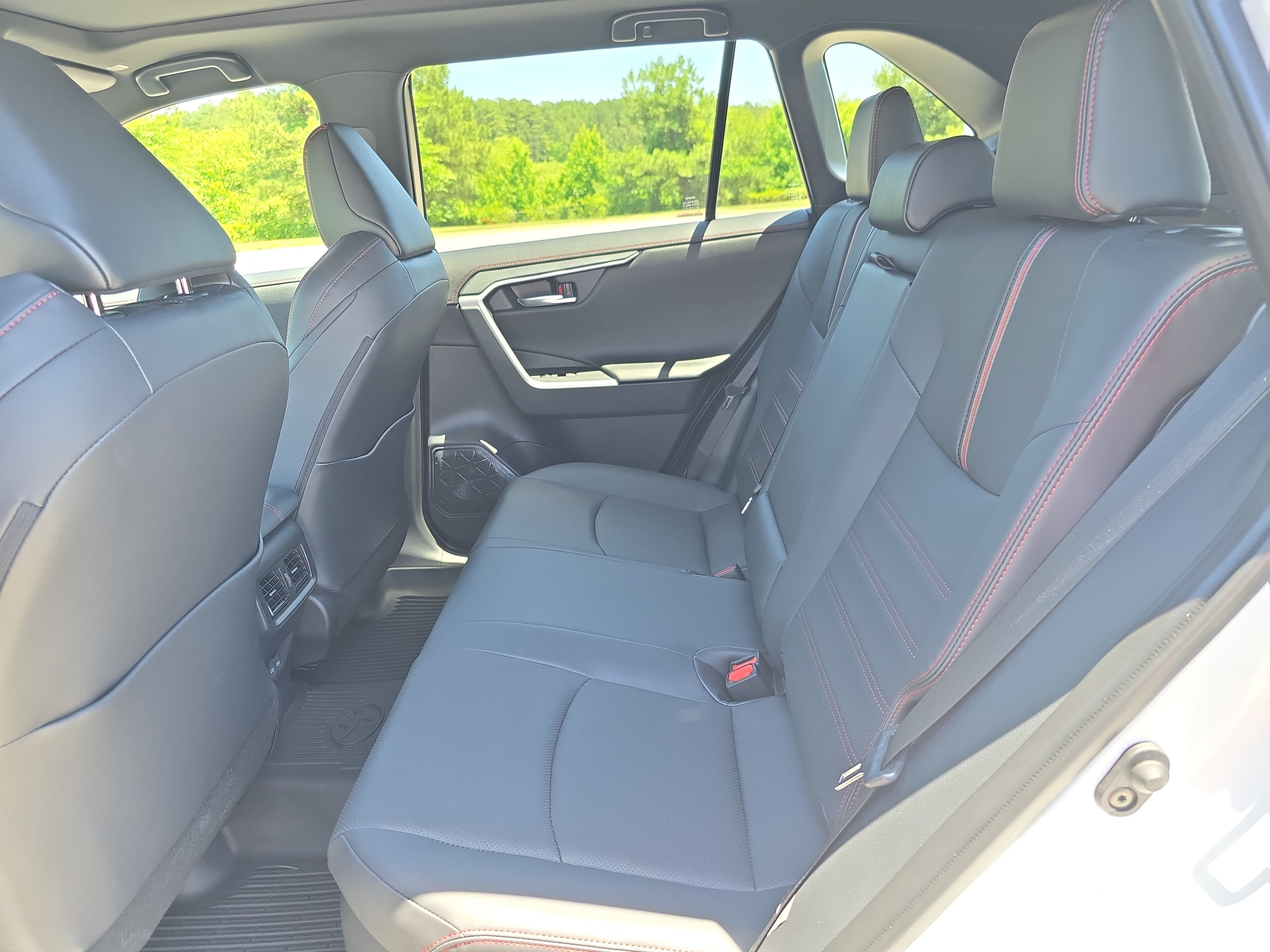 Used 2025 Toyota RAV4 XSE w/ Premium Package AWD/4WD image 14