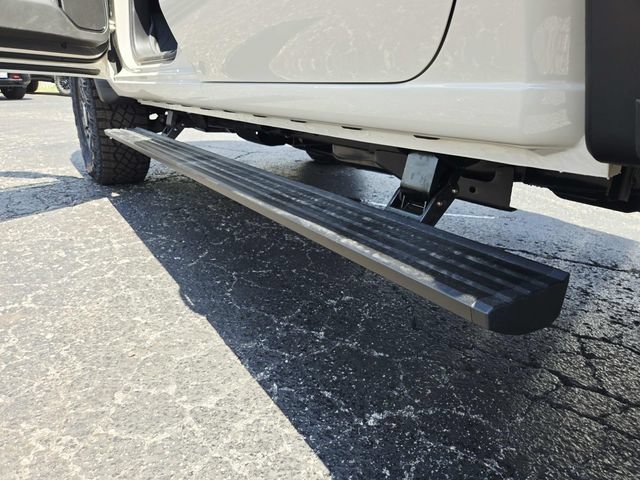 New 2026 Chevrolet Silverado 2500 ZR2 w/ LPO, Dark Essentials Package AWD/4WD image 23