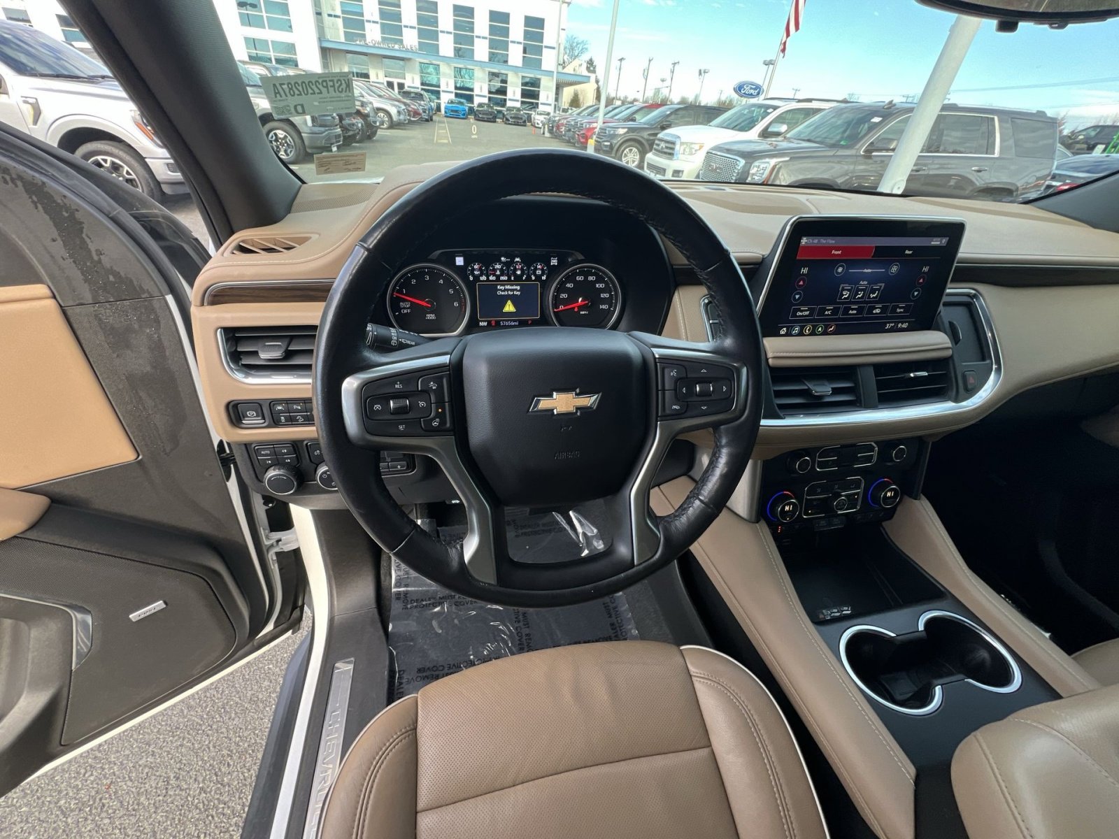 Used 2021 Chevrolet Tahoe Premier w/ Premium Package image 16