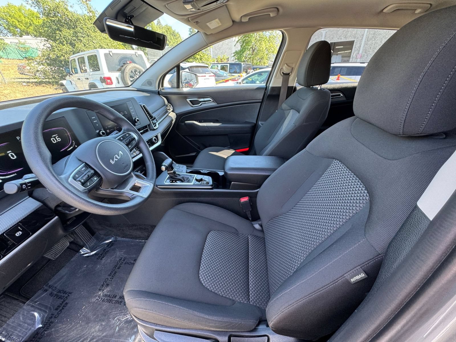 Used 2025 Kia Sportage LX AWD/4WD image 25
