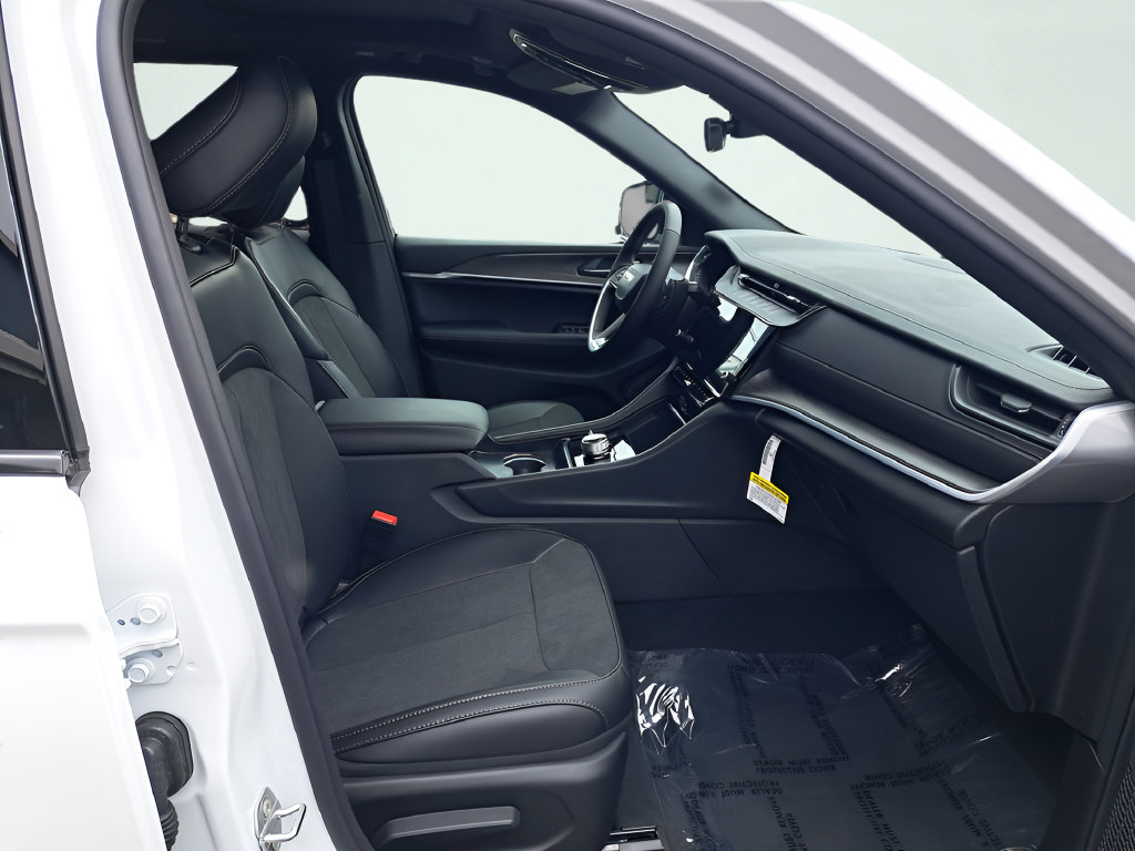 New 2026 Jeep Grand Cherokee 4WD image 17