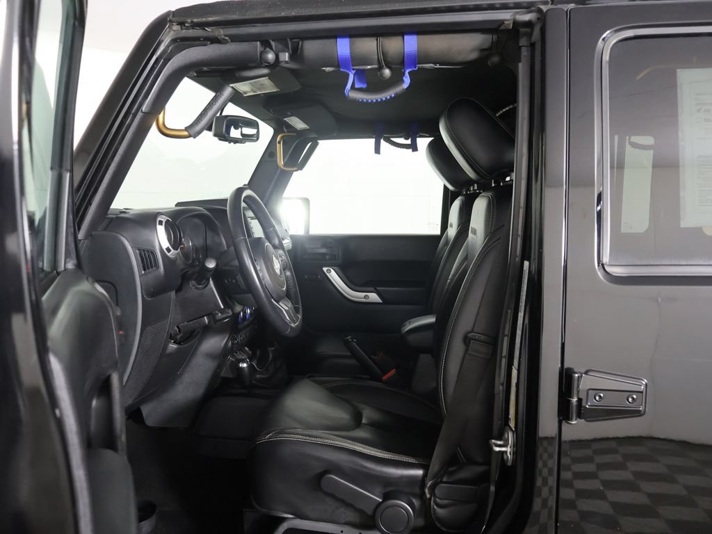 Used 2016 Jeep Wrangler Unlimited Sahara w/ Connectivity Group AWD/4WD image 25