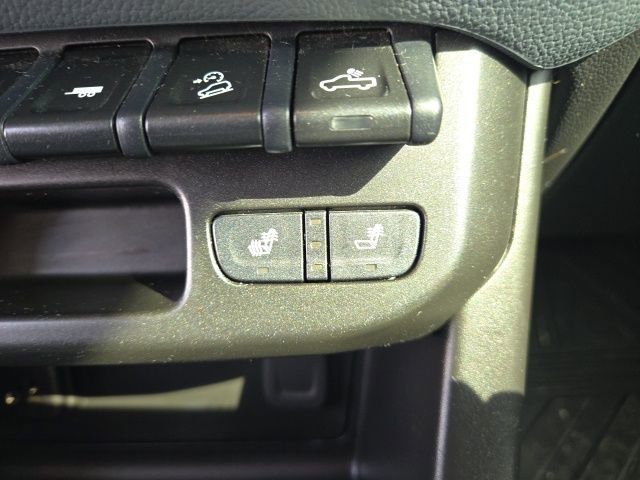 Used 2022 Chevrolet Colorado Z71 w/ Safety Package AWD/4WD image 13