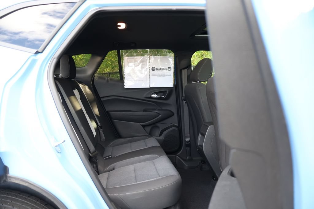Certified 2024 Chevrolet Trax RS w/ Sunroof Package FWD image 46