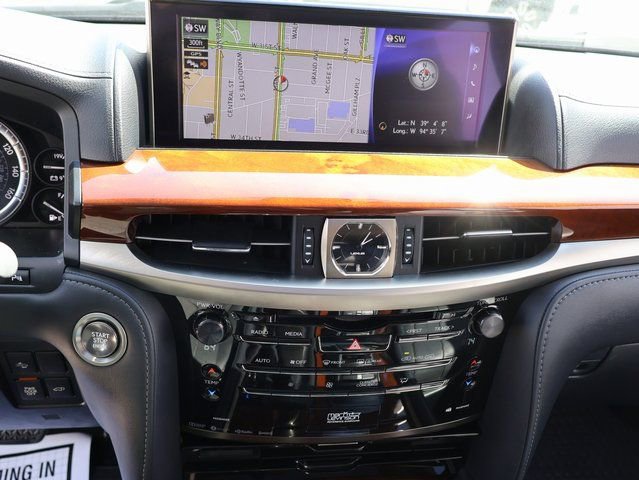 Used 2021 Lexus LX 570 4WD w/ Luxury Package image 29