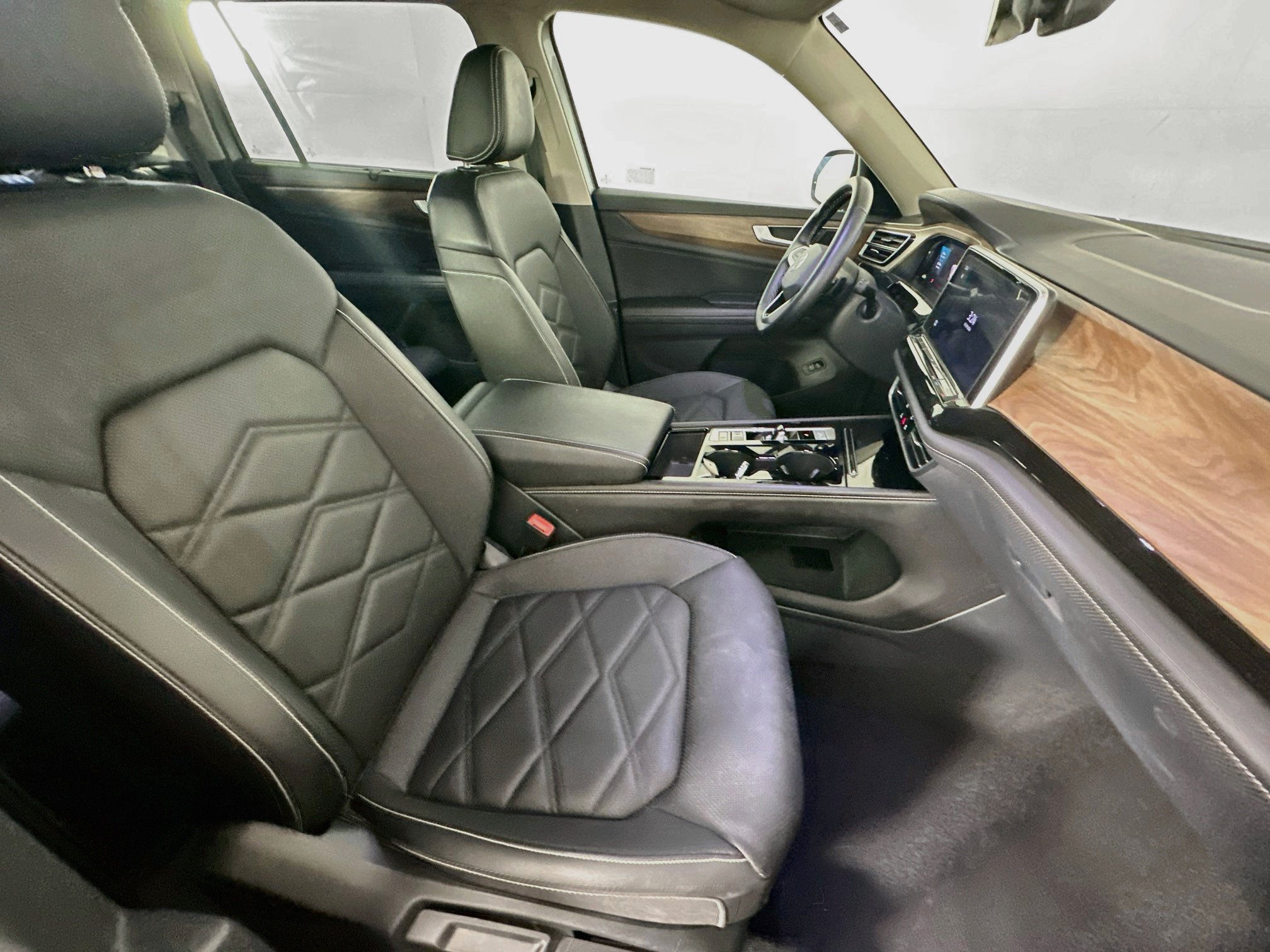 Used 2025 Volkswagen Atlas SE AWD/4WD image 33