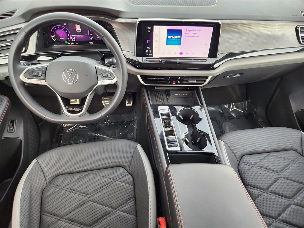 Used 2025 Volkswagen Atlas Peak Edition SE image 2