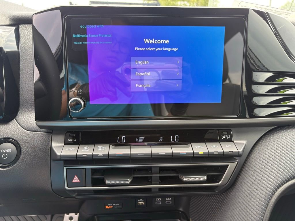 Used 2025 Toyota Camry SE image 19