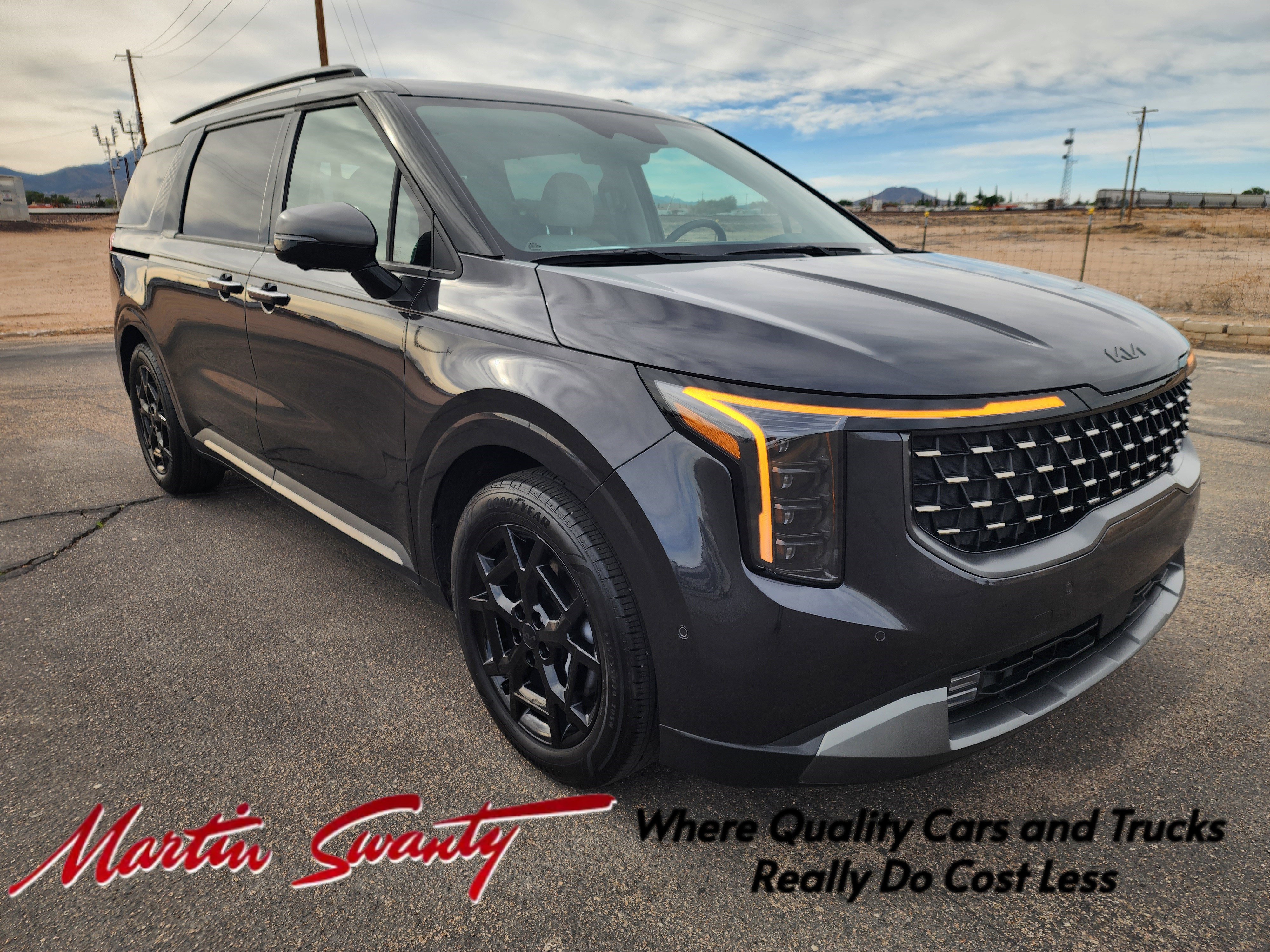 Used 2025 Kia Carnival SX Prestige FWD image 1