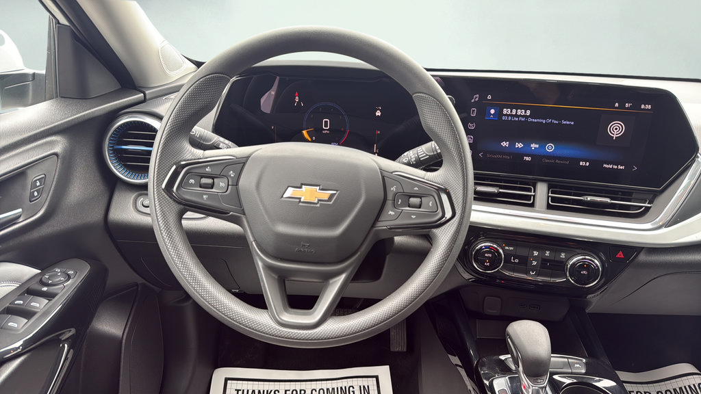 Used 2024 Chevrolet Trax LT FWD image 19