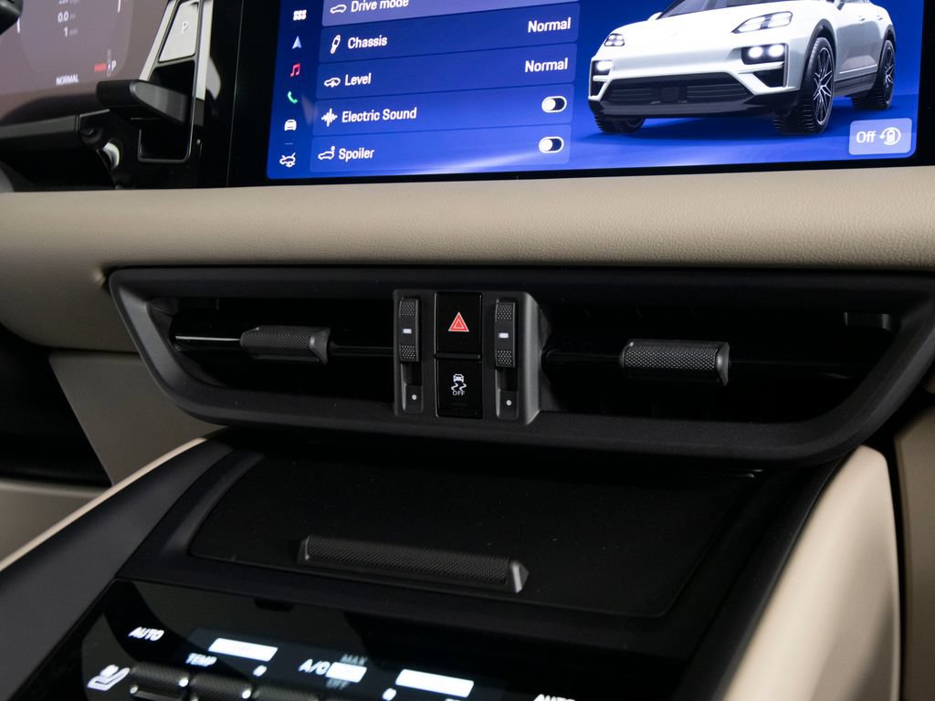 New 2026 Porsche Macan 4 Electric AWD/4WD image 31