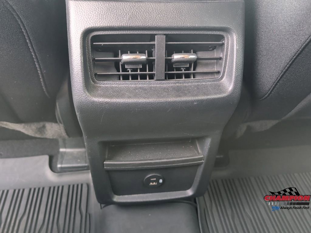 Used 2022 Ford Edge SE image 25