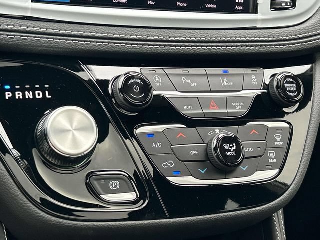 New 2027 Chrysler Pacifica Limited FWD image 33