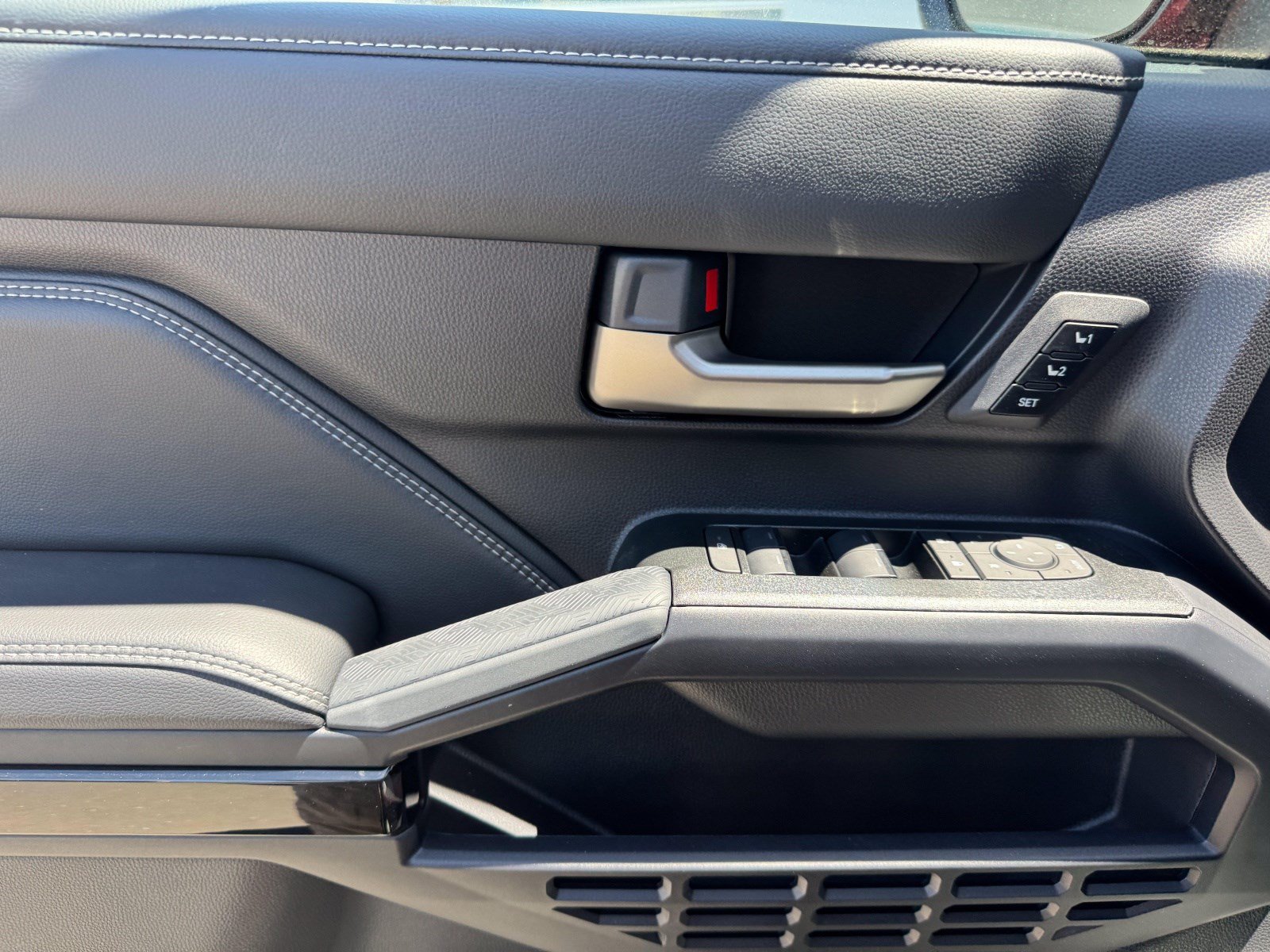 New 2026 Toyota 4Runner Limited AWD/4WD image 18