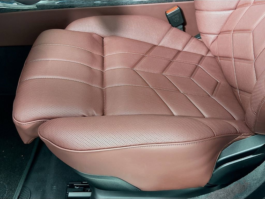 New 2026 BMW 750e xDrive w/ Executive Package image 21