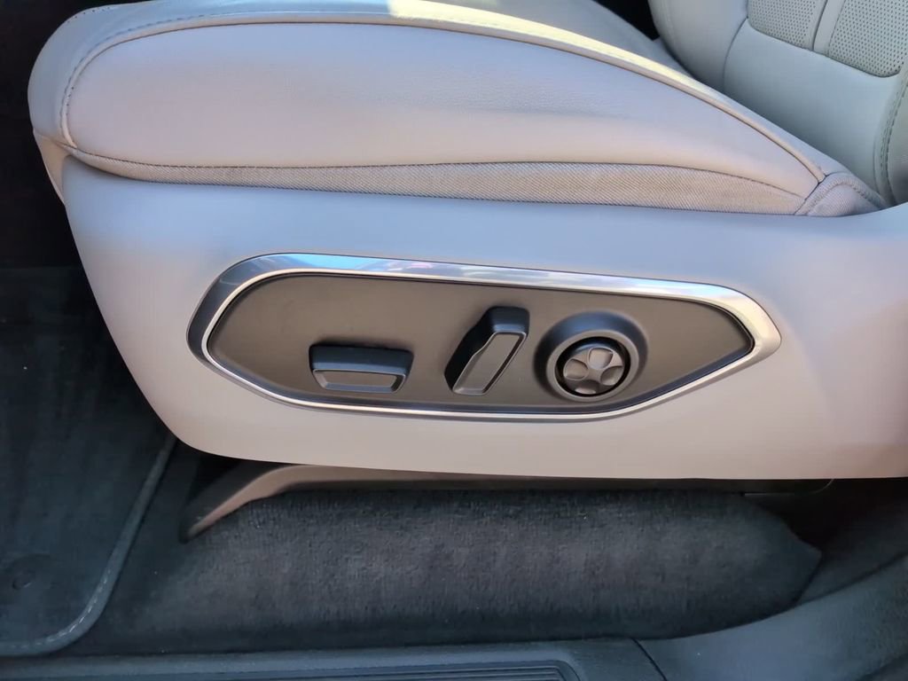 New 2024 Jeep Wagoneer 4WD w/ Premium Group I image 20