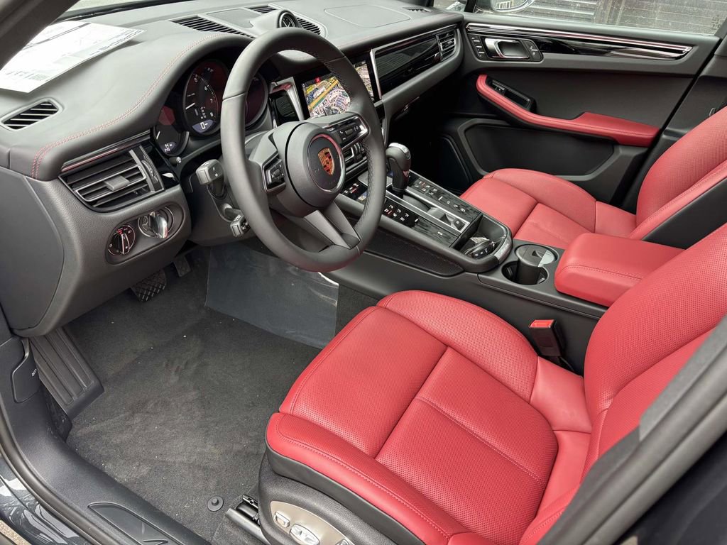 New 2026 Porsche Macan image 4