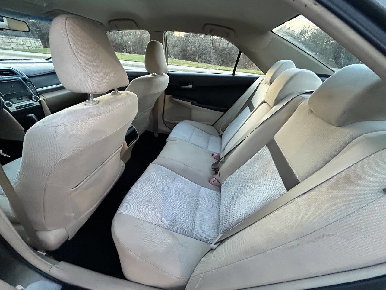 Used 2012 Toyota Camry LE FWD image 13